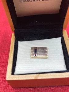 Geoffrey Beene gold and silver tone tie tac in original box - Picture 1 of 3
