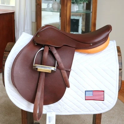 18 英寸宽 Crosby Prix des Nations 英国猎人/跳线鞍座 + 配件和垫 — 第 1/4 张图片