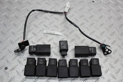 Honda ST1300 2007 sensor de freno trasero/relé de señal de giro y 7 relés de potencia tiene video Foto 1 de 4