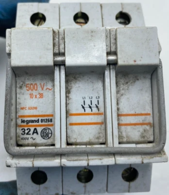 Portafusibles Legrand 01268 NFC 63210 32A 500V 3 polos 10 x 38 Foto 1 de 4