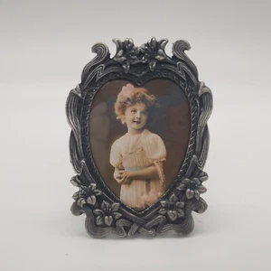 Vintage Heart Shaped Floral Picture Frame - Picture 1 of 9