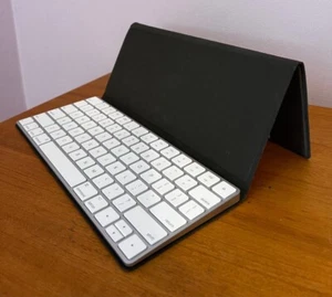 Apple Magic Keyboard Model MLA22LL + Case - Perfect Cond. White & Free Shipping - Picture 1 of 3