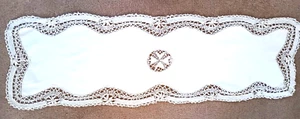 Corredor de mesa de lino blanco vintage con centro y bordes decorativos. - Imagen 1 de 3