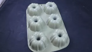 Nordic Ware Bundt-Lette Pfanne 6 Tassen Schwerguss Aluminium Kuchenform - grün - Bild 1 von 7