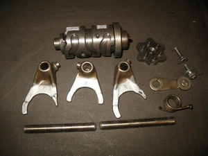 1983 XT550 TRANSMISSION SHIFT DRUM + FORKS YAMAHA XT TT 550 600 3YF-18540-00-00 - Picture 1 of 3