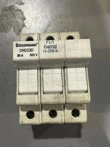 Soporte para fusibles de 3 polos Busman CHCC3D 30A 600V B51 - Imagen 1 de 1