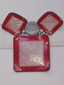 ORECCHINO VINTAGE SMALTO ROSSO E BIANCO SU RAME PERNO QUADRATO E VITE 1 1/2" & 7/8" - Foto 1 di 3
