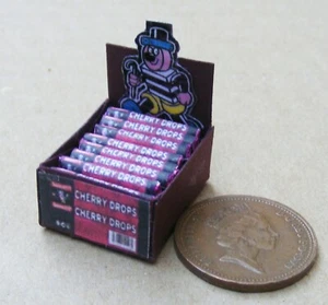 Casa de muñecas gotas de cerezo paquetes dulces en una caja de exhibición escala 1:12 tienda tumdee - Imagen 1 de 7