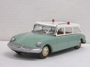 Citroen DS Break Kombi in weiß/grün MF720 Blech ohne Box ca. 1:24 Länge 20,5 cm - Bild 1 von 9