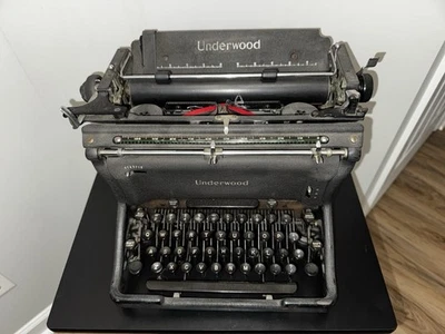 Винтажная стандартная пишущая машинка Underwood - Изображение 1 из 4