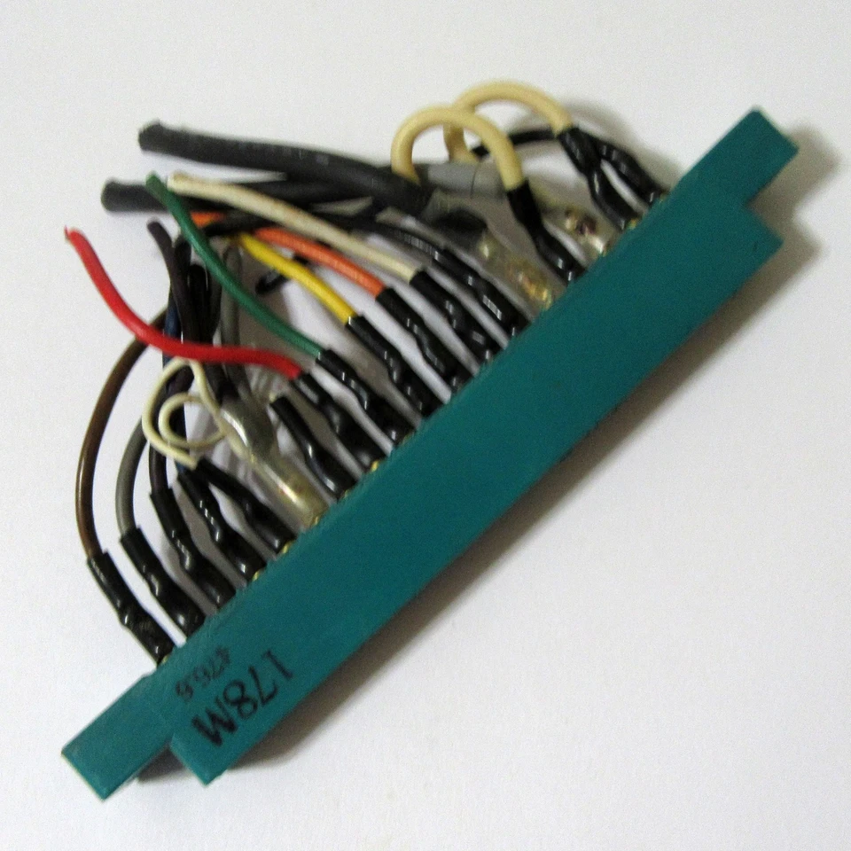 DOKORDER ® 1120 Open Reel Tape Deck PART - OEM - Edge Connector - 475.6 - 18 Pin - Image 1 of 1