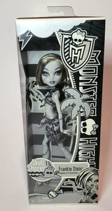 Monster High Doll Frankie Stein Skull Shores 2011 NIB NRFB - Picture 1 of 9