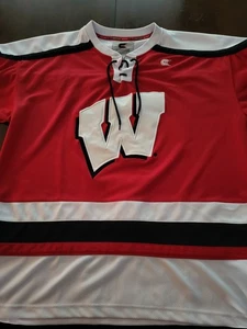 Wisconsin Badgers Colosseum Hockey Jersey Mens Large - Fight Strap - Picture 1 of 6
