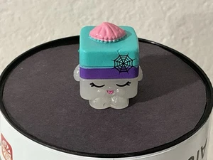 Shopkins Halloween Pumpkin Exclusive Le’ Quorice Glow Dark Purple Blue Loose New - Picture 1 of 7
