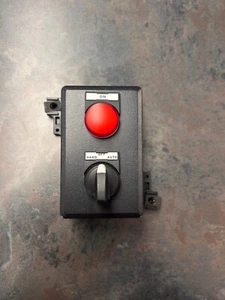 NEW ALLEN BRADLEY 2100 CENTERLINE MCC DOOR CONTROL STATION .5SF - Picture 1 of 2