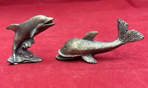 Figura de ballena y delfín de peltre. Color bronce. "La ballena es de 3"" delfín 1,5"" (D3)" - Imagen 1 de 6