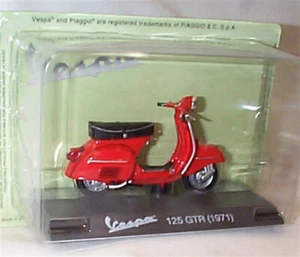 Vespa 125 GTR 1971 Red Vespa Collection 1-18 scale New Blister Box - Picture 1 of 1