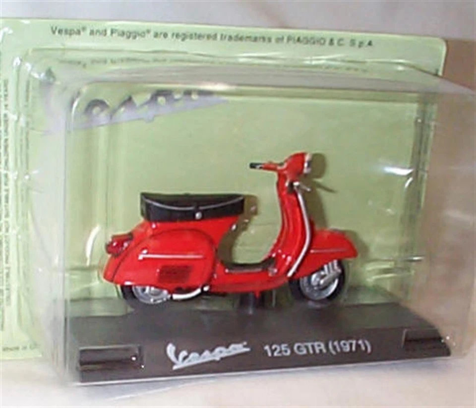 Vespa 125 GTR 1971 Red Vespa Collection 1-18 scale New Blister Box - Image 1 of 1