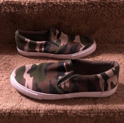 Forever 21 Camuflaje Ejército Fatiga Slip On Flats 9 Foto 1 de 4