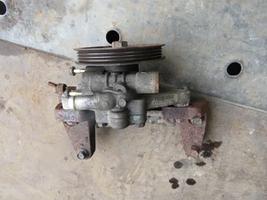 Bomba de dirección asistida con soportes Honda Integra tipo R DC2 B18C6 UKDM RHD - Imagen 1 de 5