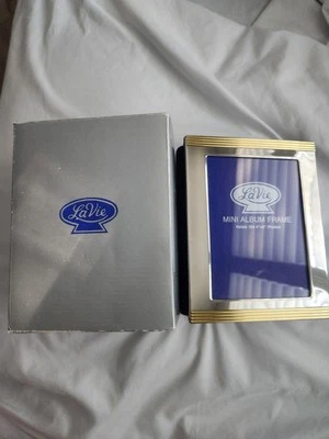 Álbum de fotos de LaVie nuevo en caja, tono plateado con detalles de latón para 100... Foto 1 de 4