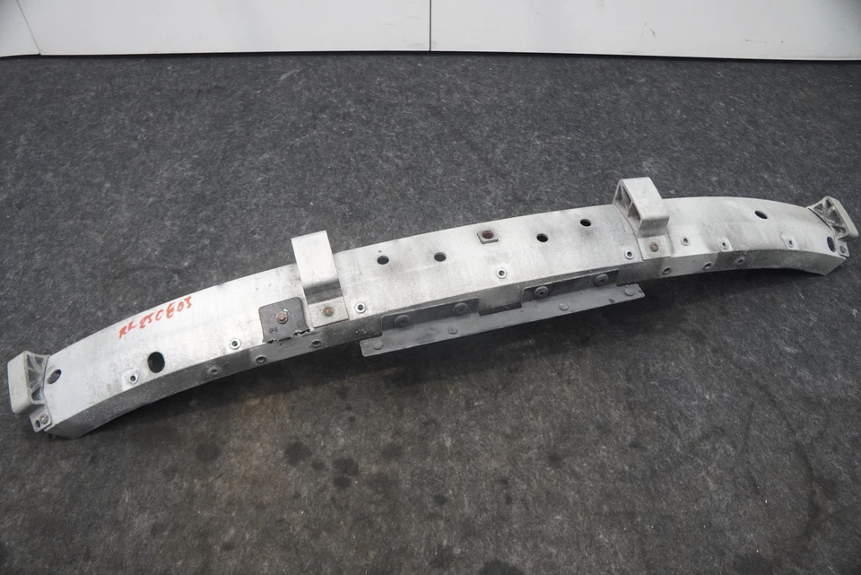 Barra de impacto de refuerzo de parachoques trasero 6G33-17758-CB Aston Martin V8 Vantage 06-16 Foto 1 de 4