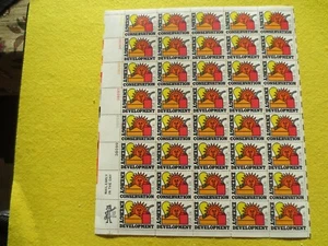 Hoja de 40 DOC Scott #1723-24 Energy 13¢ 1977 montada XF - Imagen 1 de 4