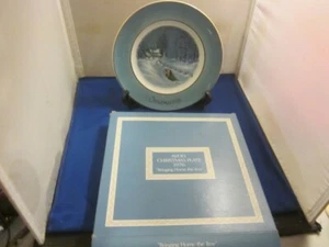 Avon 1976 Christmas plate "Bringing Home The Tree", old new stock, original box - Picture 1 of 4