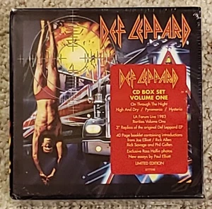 DEF LEPPARD - CD Collection - Volume One 1 - 7 CD Box Set - Factory Sealed New - Foto 1 di 1