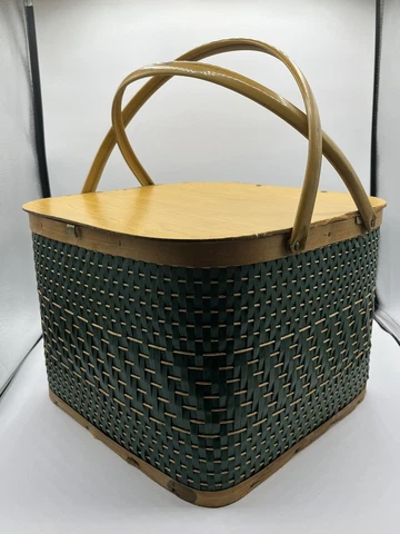 Vintage Tan And Green Hawkeye Woven Picnic Basket W Pie Stacker Stamped 1978 Cover