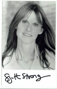 Gwyneth Strong hand signed photo - Picture 1 of 2