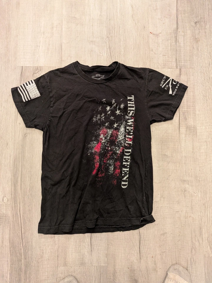 Camiseta Grunt Style This We'll Defend Flag 2.0 - Talla Pequeña  Foto 1 de 4