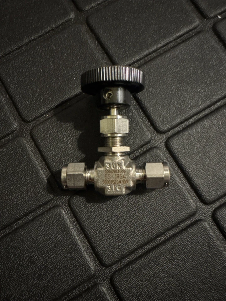 СОВЕРШЕННО НОВЫЙ ЛОТ ИЗ 4 игольчатых клапанов Swagelok SS-1RS4 СДЕЛАЙТЕ ПРЕДЛОЖЕНИЕ - Изображение 1 из 2