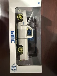 M2 Machines 1/24 1976 GMC Sierra Grande 15 Custom “Trans Am”  CHASE - Picture 1 of 5