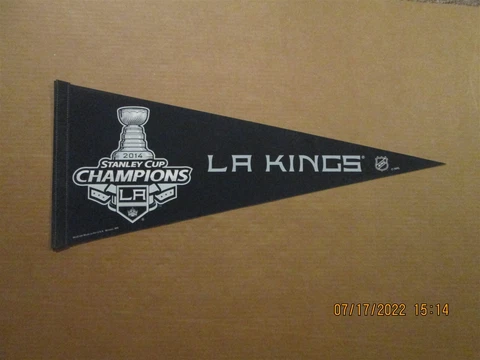 NHL Los Angeles Kings Vintage 2014 Stanley Cup Champions Team Logo Pennant Cover