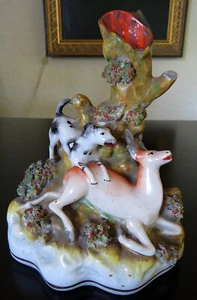 Seltene Staffordshire Hirsch Reh, Spaniel Hund Figurengruppe Überlauf Vase - Bild 1 von 9