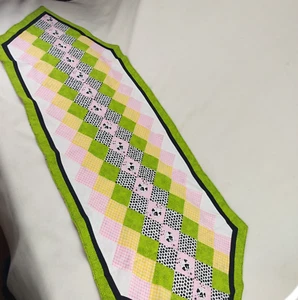 Handarbeit gesteppt Patchwork Tischläufer 13 x 48" Kuh Frühling rosa gelb grün - Bild 1 von 10