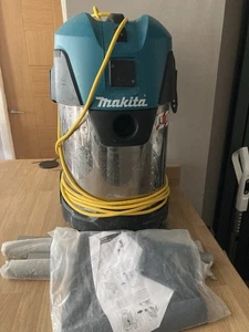 Makita Wet And Dry Hoover VC3011L 110 Vaults Working - Picture 1 of 17