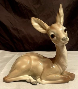 Lladro #1064 DEER FAWN SITTING FOREST ANIMAL - Retired - Picture 1 of 5