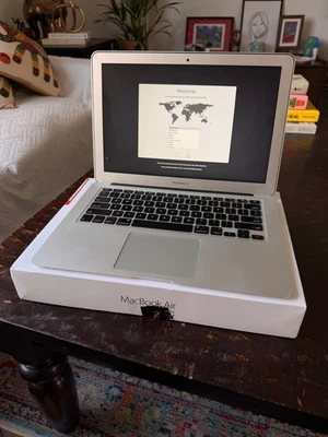 Apple MacBook Air A1466 13-inch 8GB RAM 128GB Intel Core i5 Laptop - Image 1 of 4