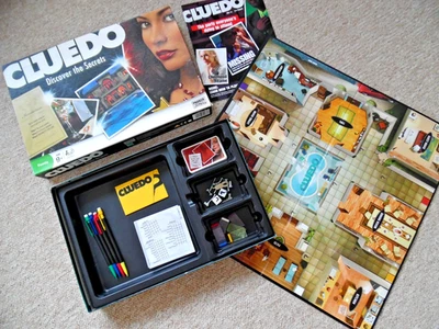 CLUEDO GAME. MURDER / MYSTERY. COMPLETE & GOOD CONDITION - Image 1 of 4