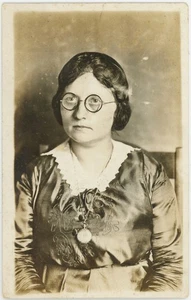 VINTAGE RPPC BEAUTIFUL GLASSES WOMAN ANTIQUE FASHION SNAPSHOT PHOTO POSTCARD - Picture 1 of 1