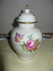 Porzellan Ludwigsburger Vase, Deckel-Vase - Bild 1 von 12
