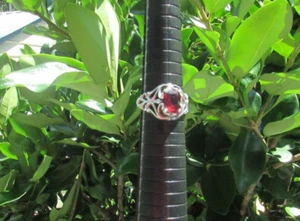 STUNNING KBN STERLING SILVER & GARNET RING OPEN SCROLL WORK DESIGN SIZE 8 - Picture 1 of 12