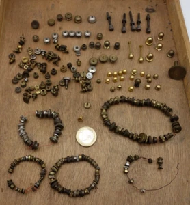 lot de vis, écrous, parties de remontoir. horlogerie. boutons bronze - Imagen 1 de 11