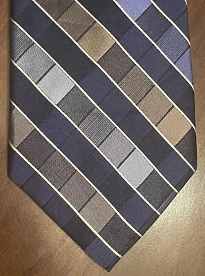 Van Heusen Blue 62% Silk 38% Polyester Men’s Neck Tie Made In China Long - Image 1 of 4