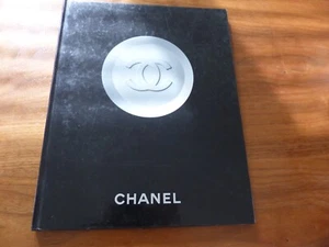 CHANEL BOUTIQUE MODE - KATALOG SAMMLUNG Herbst / Winter 1998 - 1999 - Bild 1 von 4