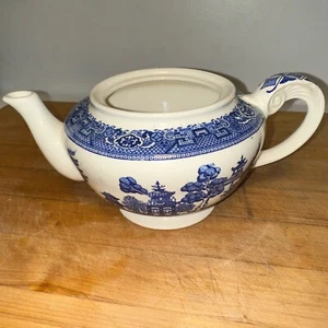 Vintage Unmarked "Blue Willow" Tea Pot Japan No lid - Picture 1 of 8