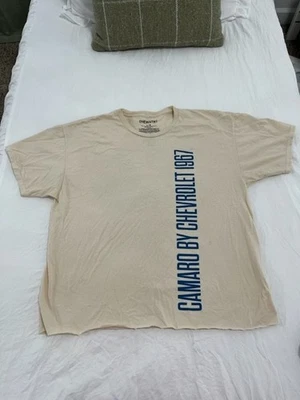 Винтажная футболка 1967 Camaro, бежевая рубашка с синими буквами от бренда Chemistry - Изображение 1 из 4