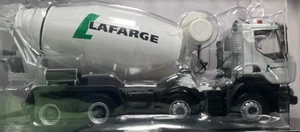 NOREV Renault Kerax Malaxeur / Cement mixer 'Lafarge' 2008 - 8-wheel White 1.43 - Picture 1 of 12